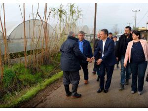 Başkan Uysal, Hortumun Yıktığı Seralarda İncelemelerde Bulundu