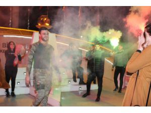 Mehmetçik’ten Sürpriz Evlenme Teklifi