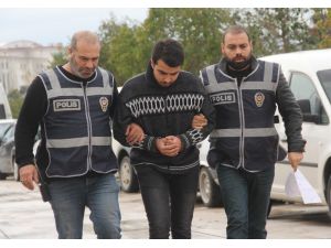 Lüks Otomobiliyle 2 Kişiyi Öldüren 4 Kişiyi Yaralayan Sürücü Yakalandı