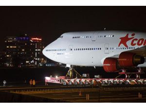 Hollanda'da Türk Otelin Bahçesine Jumbo Uçak Konuşlandırıldı