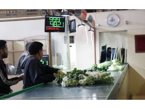 Adana Çiçek Mezatında Sevgililer Günü Hareketliliği