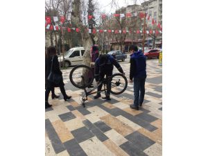 Parkomat Görevlisinden Örnek Davranış