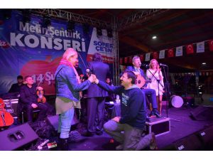 Metin Şentürk Konserinde Evlenme Teklifi