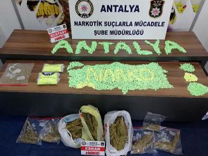 Antalya'da Otomobilde 20 Bin Uyuşturucu Hap Ele Geçirildi