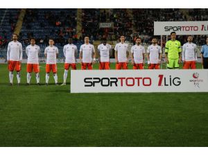 Spor Toto 1. Lig: Adanaspor: 1 - İstanbulspor: 0 (İlk Yarı Sonucu)