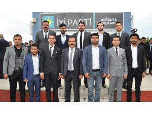 İyi Parti Antalya Gençlik Kolları İstifa Etti