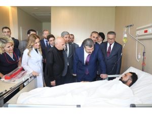 Bakan Koca, Şehir Hastanesi’nde Hastaları Ziyaret Etti