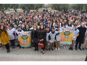 Çocuklar, Okullarını Ve Çevresini Temizledi