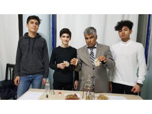 Fen Bilgisi Öğretmeni Mısır Sapından Kağıt Üretti