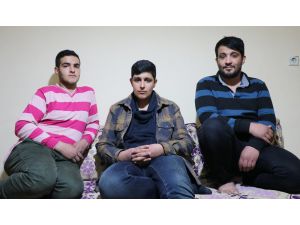 Annelerini Kaybeden 28 Şubat Mağduru 4 Genç Babalarını Bekliyor