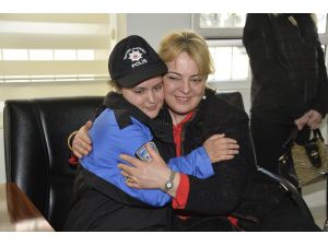 Polisler, Şehit Kızı Elanur Yasdı’yı Okulunda Ziyaret Etti