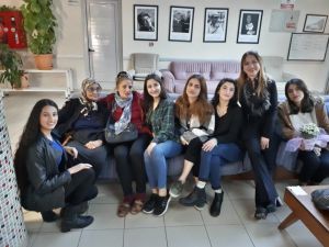 Öğrencilerden Yaşlılara Duygulandıran Ziyaret