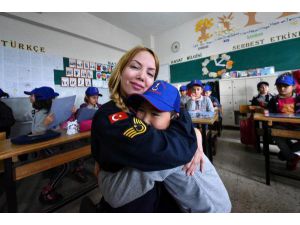'Jandarma Abla' Gönüllerde Taht Kurdu