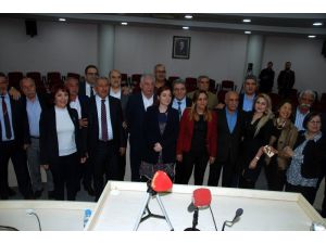 Seyhan Belediye Meclisi Üyeleri Son Oturumda Helalleşti