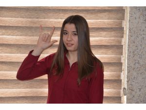 İşaret Diliyle Engellilerin Sesi Oldu