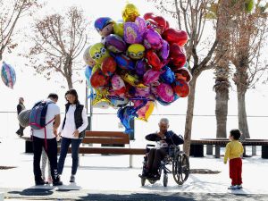 Çocukların 'Baloncu Dedesi'