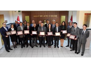 Görevinde Yükselen Yargı Mensuplarına Plaket