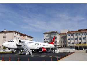 Okul Bahçesindeki Yolcu Uçağı, Turizme De Hizmet Ediyor