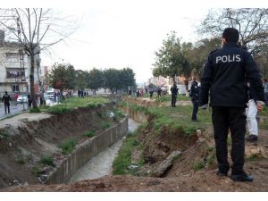 Kanala Düşen Kardeşlerden Biri Kayboldu, Diğeri Yaralı Kurtarıldı
