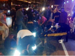 Motosiklet Bankete Ve Tel Çite Çarptı: 1 Ölü, 1 Yaralı