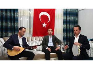Hakim İle Komutan Saz Ve Tef Çaldı, Kaymakam Çanakkale Türküsü’nü Okudu