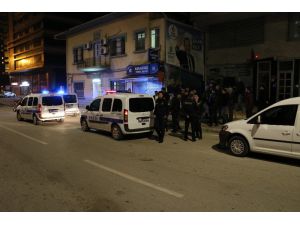 Adana’da Afiş Asma Kavgasında 5 Kişi Yaralandı
