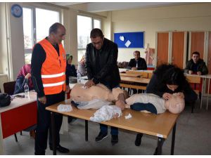 Öğretmenler Ve Müftülük Personeline İlk Yardım Eğitimi