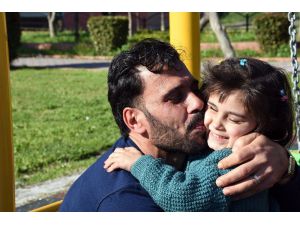 Suriye’deki Savaşta Kör Olan Küçük Sidra, Türkiye’de Sağlığına Kavuştu