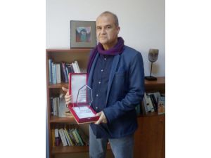 Doç. Dr. Cihan Camcı'ya 'Mansiyon Ödülü'