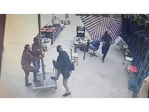 Hortum İşçiyi Demir Şemsiyeyle Böyle Uçurdu