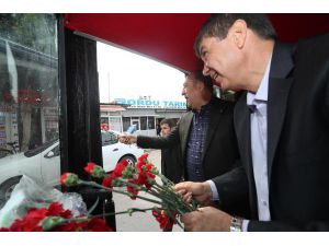 Çavuşoğlu Ve Türel, Seçim Otobüsünden Vatandaşları Selamladı