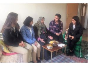 Öğrencilerden Yaşlılara Yardım Eli