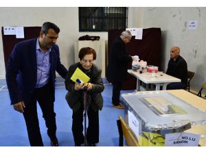 80’lik Nine Ve Dedeler Sandık Başında