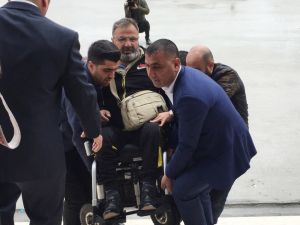 Tekerlekli Sandalye İle Oy Kullanmaya Geldi
