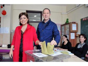 Sanatçı Sümer Ezgü Oyunu Kullandı