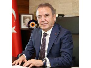 Antalya'da Chp'li Muhittin Böcek Kazandı