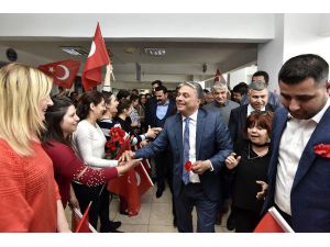 Başkan Uysal'ı Belediye Çalışanları Karşıladı