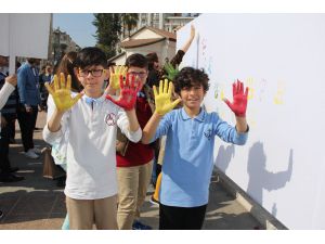 Otistik Çocuklar, Rengarenk El İzlerini Bıraktılar