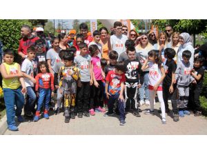 Portakal Çiçeği Kostümlü Aile Koşusu