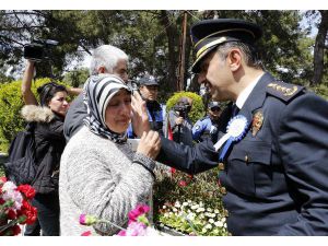 Emniyet Müdürü, Şehit Annesinin Gözyaşlarını Sildi