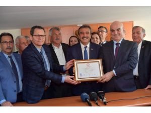Soner Çetin Mazbatasını Aldı
