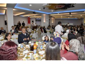 Adana’da Şehit Aileleri Ve Gaziler Onuruna Yemek