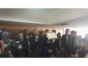 Zeydan Karalar Mazbatasını Aldı: "Hepimizin Başarısı"