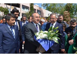 Bakan Çavuşoğlu, Serik Belediyesi'ni Ziyaret Etti