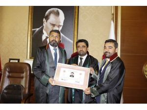 Ak Parti Mersin İl Başkanı Ercik, Yemin Edip Cüppe Giyerek Avukat Oldu