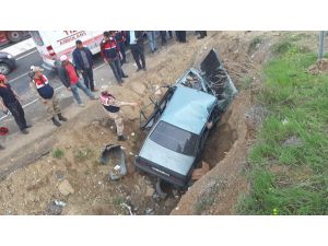 Bu Otomobilden Yaralı Kurtuldular