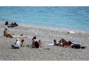 Antalya'da Sıcak Havada Deniz Keyfi