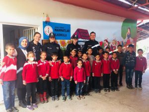 Miniklerden Polisleri Duygulandıran Mektuplar