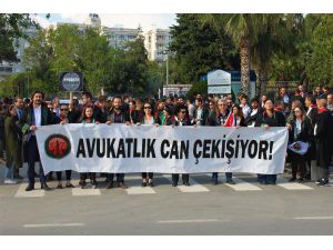Antalya'da Avukatlardan 'Sessiz Yürüyüş'