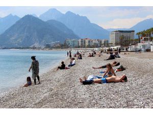 Antalya'da Güneşli Hava Ve Deniz Keyfi